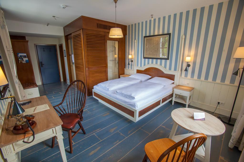 4 Hotel รูสท์ ห้อง รูปภาพ