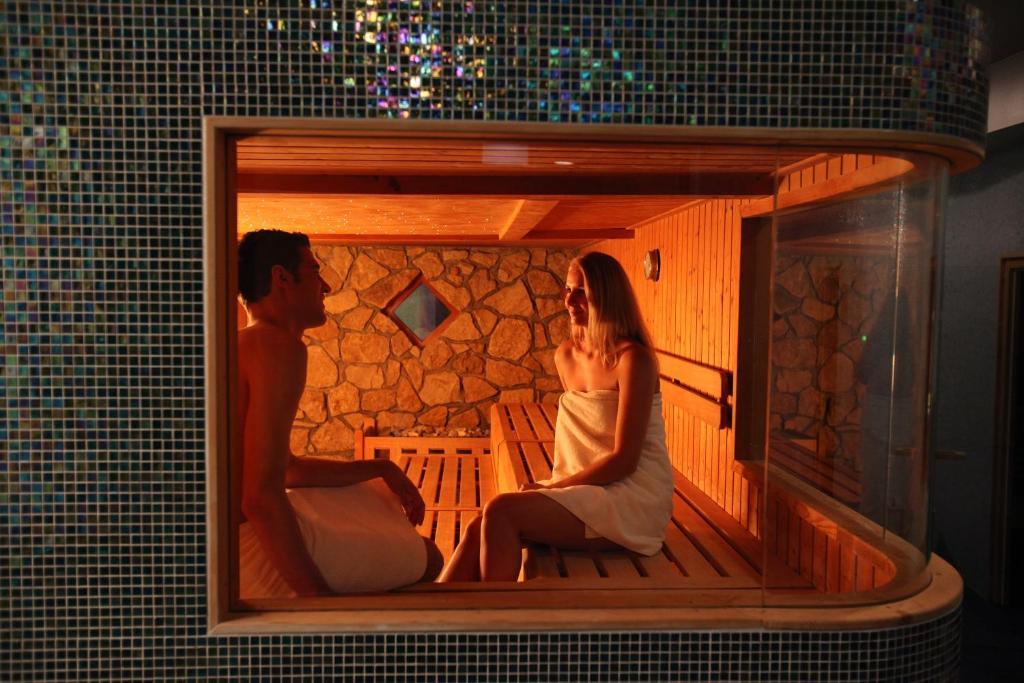 4 Hotel รูสท์ ภายนอก รูปภาพ